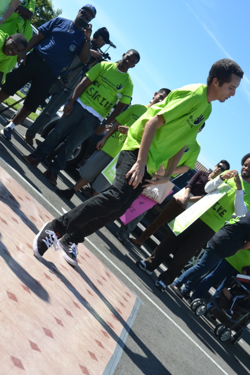 changewalmart: In Los Angeles, CA Walmart workers from 6 area stores went out on strike. They say th