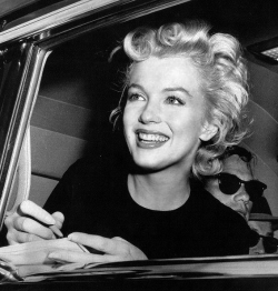 citric-apple:  citric-apple:Marilyn Monroe, giving a autograph. 