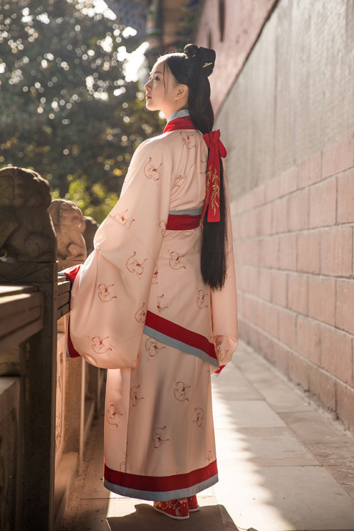 Traditional Chinese hanfu | Type: Quju曲裾 by 重回汉唐