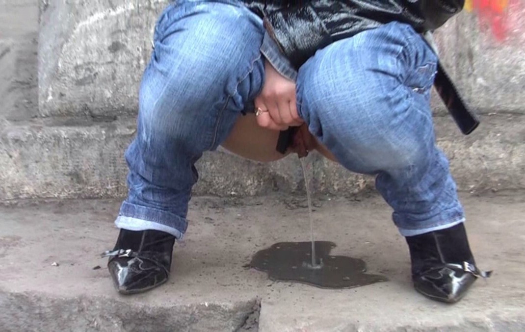 Peeing Girls