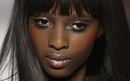 driflloon:  beauty @ baby phat ss09  