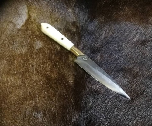 I had some spare time, so I made myself medieval utility/eating knife. Steel is high carbon steel, h