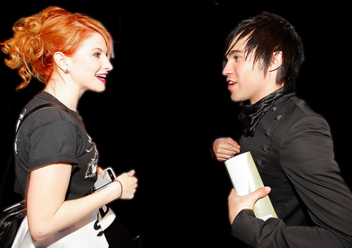 Hayley Williams of Paramore and Pete Wentz of Fall Out Boy attend the 2009 MTV Video Music Awards at