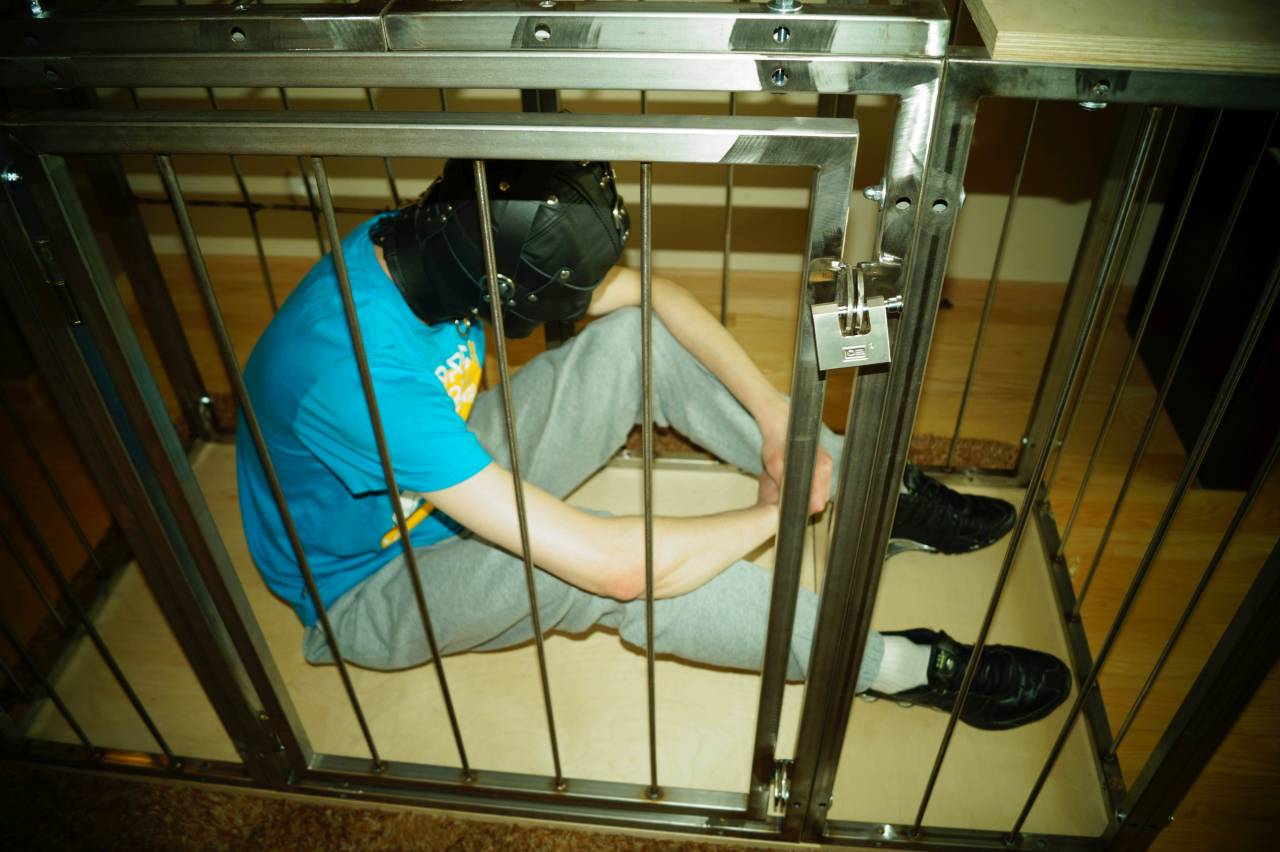 scallyskaterprisoners:  scally prisoner thrown into a cage 