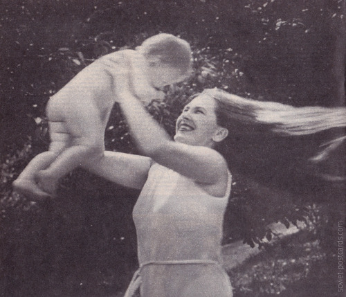 sovietpostcards:  “Happiness”, photo