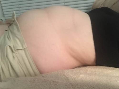 stuffmeharder:  Anyone remember these shorts? I can’t even button them now or pull up the zipper. What a greedy fatass, the thought of my gut getting stretched further and me being helpless to stop it turns me on so much. I’m not even that stuffed