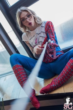 cute-cosplay-babe:Elisarose as Spiderman