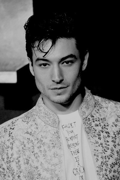 cruvcio:ezra miller’s jawline could slice me in half and i’d give him an expensive fruit basket