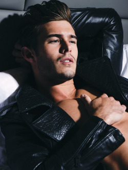 christianrios :  Alex Prange 