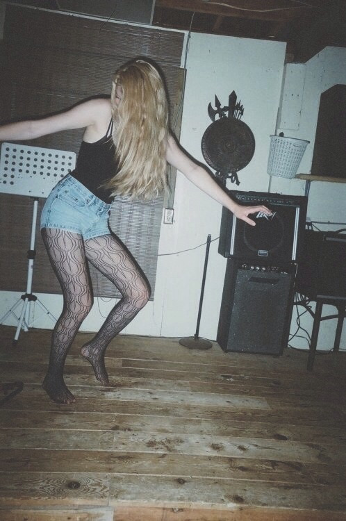 lesbianslovesatan: satan’s grunge and death ~~~