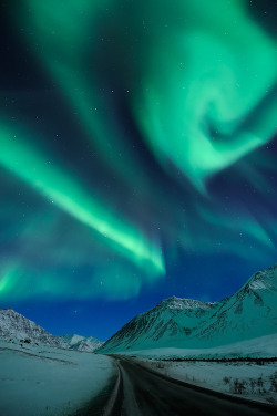 4quarius:  Epic Alaskan Aurora by Ben H. 