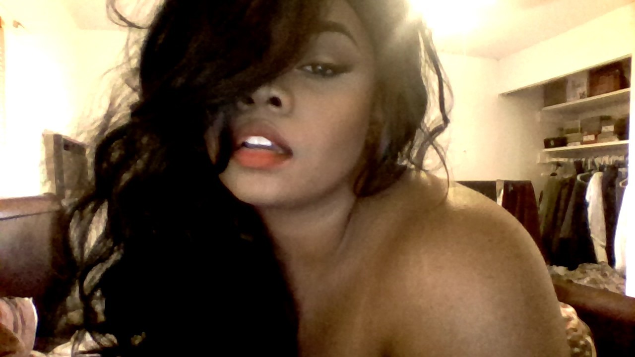 shantrinas:  fat girls rule the world  That corset tho. I needs it.