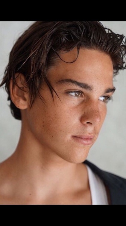 tfootielover:what a stunner and all them freckles …i’m in love <33333