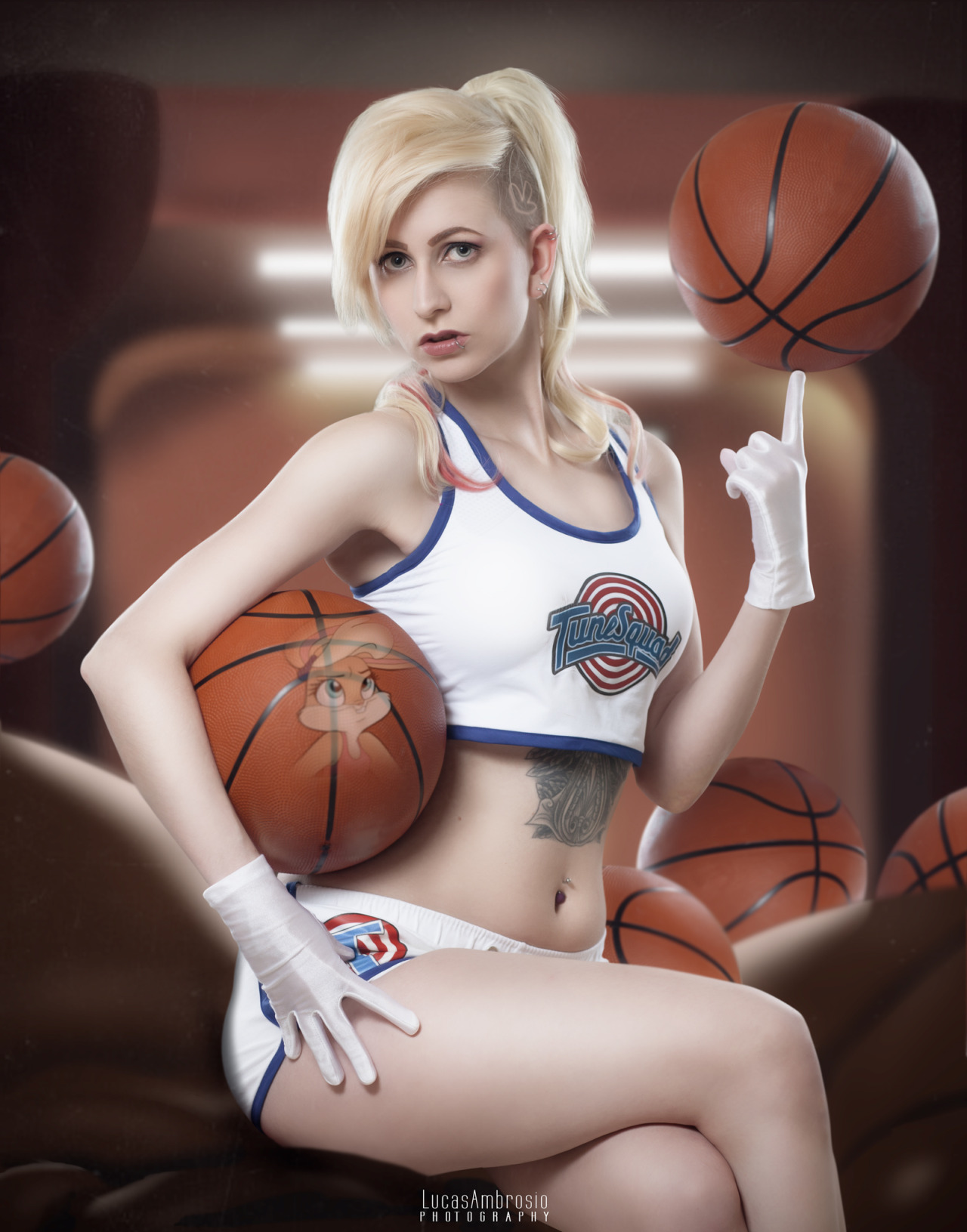 Looney Tunes - Lola Bunny 1-1