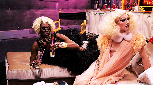 bussykween:*Casually drinks Sasha’s cocktail*