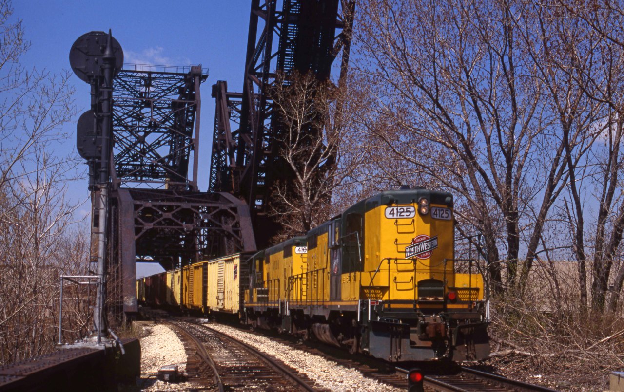 marmarinou:  Caption: “A  nice pair of C&amp;NW Geeps wait on the St Charles