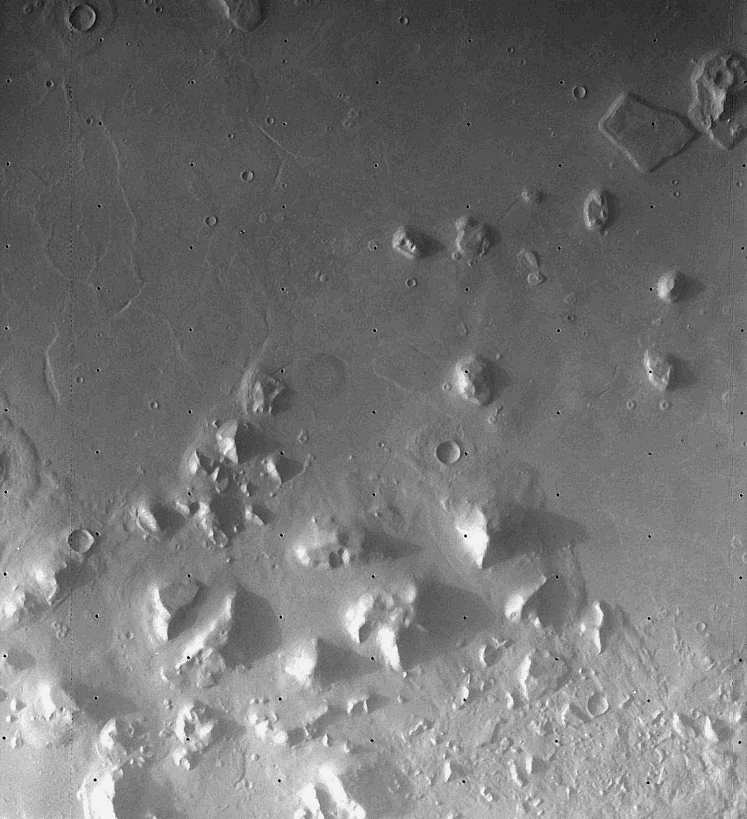 magictransistor:  Pyramids on Mars