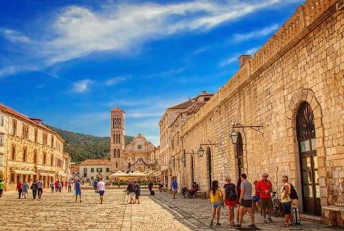 If you visit Hvar, all the streets will lead you to Hvarska pjaca (Hvar’s square), the centre 