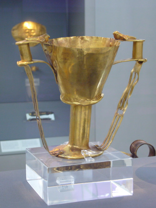 archaicwonder: King Nestor’s Cup, Mycenae, c. 1600-1500 BC This golden goblet was found by Hei