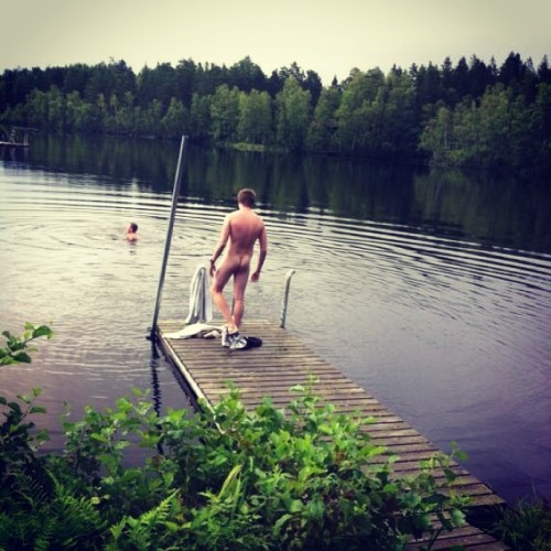 aussielicious:  Skinny dipping bliss