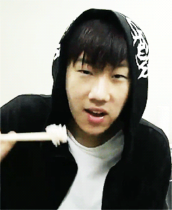 seokbebe:  nom nom gyu ;;  
