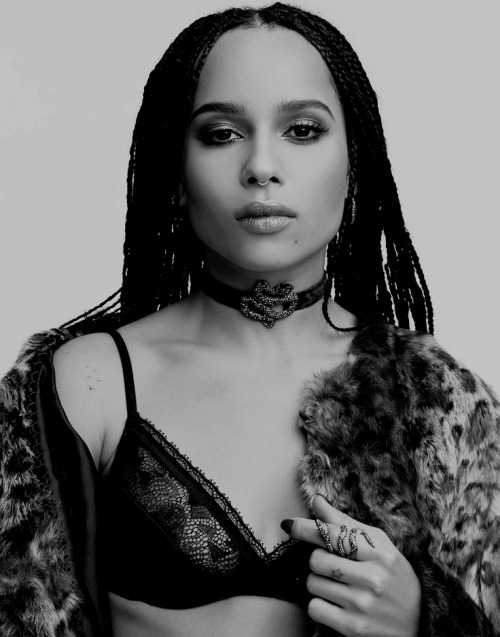 bwgirlsgallery: Zoe Kravitz photographed by Manolo Campion