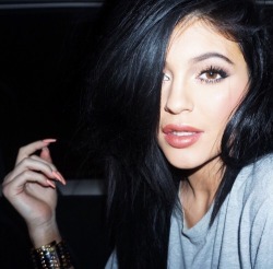 bombshellssonly:@kyliejenner