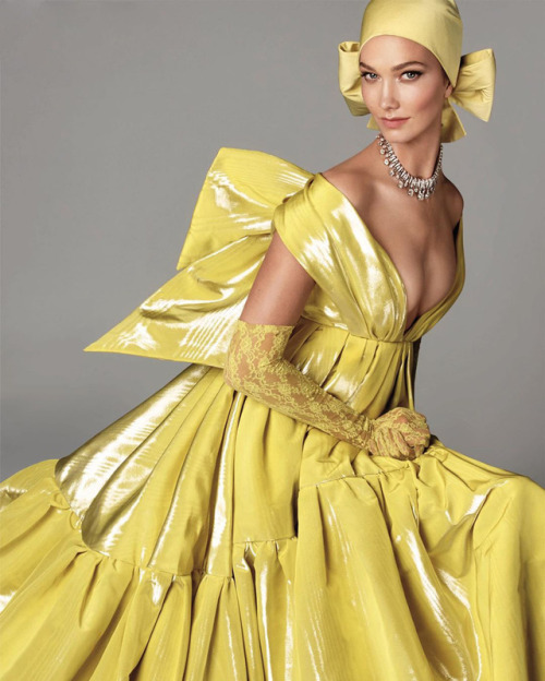 Karlie Kloss wearing RUNWAY FALL 2019 MARC JACOBS for British Vogue Photographed by Steven Meis