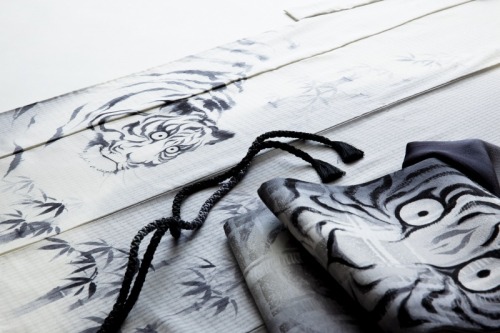 tanuki-kimono:Byakko (white tiger of the West) : amazing artwork by Murokafu (the obi is especially 