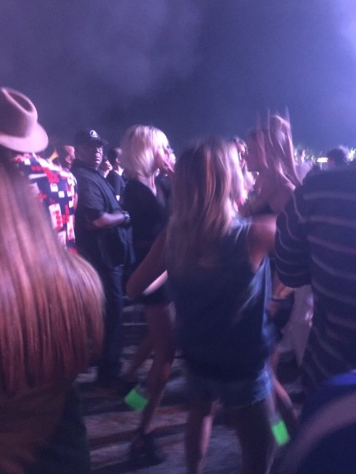 tswiftdaily:  Taylor during Calvin’s set at Coachella 4.17.16 (x)