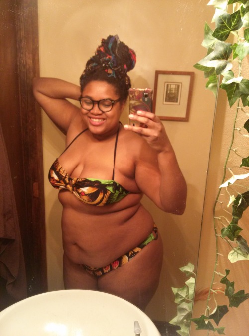 howtodiefatandhappy:  Oh my goodness, the world loves fatkini! (For the record this is by Iron Fist. Tiki…something?  I’m wearing a XXL, I’m a size 18.)