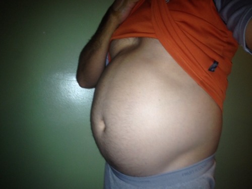 s7500:Large pizza and 6 beers fills me up good. *slosh* maybe I can force in dessert…