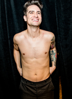 hotfamousmen:  Brendon Urie  Visit our new forum: http://forum.hotfamousmen.com  