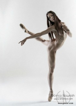 lordbyron44:  Ballerina Beatrice Knop, Staatsballett Berlin - Photo by  Enrico Nawrath 