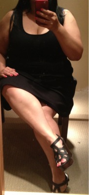 realcurveslatina2012:  I feel SO CUTE in this dress!! Adorbs. 