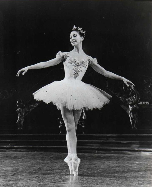 mia-chamois:Margot Fonteyn as Princess Aurora in The Sleeping Beauty, 1971 