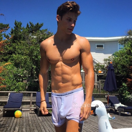Woof Barejock makes me drip