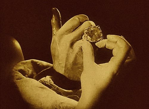 countess-zaleska:Waxworks (1924) dir. Paul Leni
