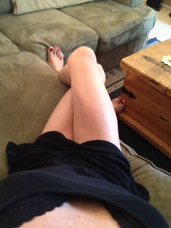 michellesplace:  Did my toes a nice sparkly red this morning :)