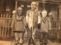 valykas:  merisea:  When halloween costumes used to be creepy   Halloween didn’t fuck around back in the day.