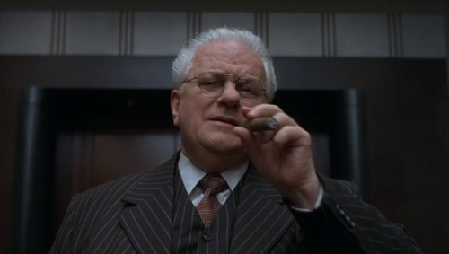  The Hudsucker Proxy (1994) - Charles Durning as Waring Hudsucker I love how his lips look wrapped a