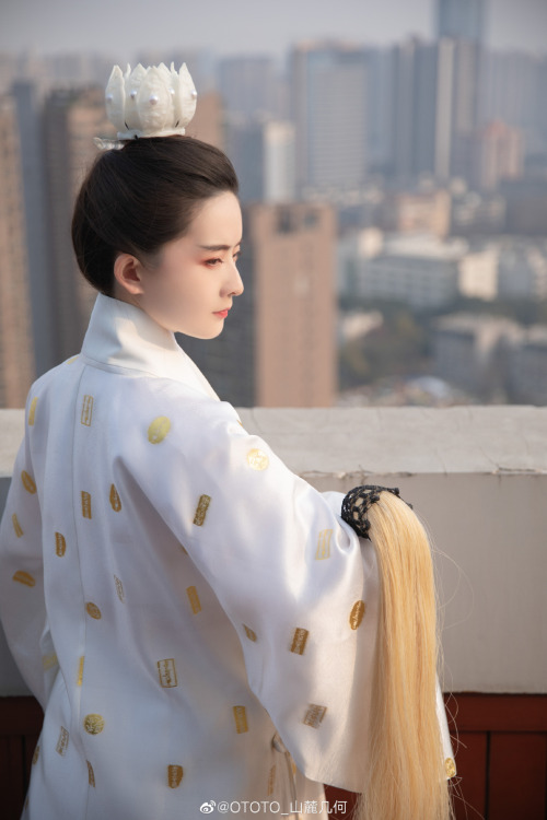 hanfugallery:chinese hanfu by OTOTO_山麓几何