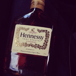 imsoshive:  Straight henny in these streets.  My favorite drink!!!