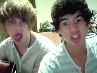 lolcliffoconda:Fetus 5sos makes me so happy