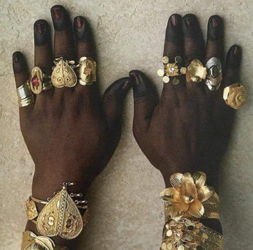 arafvt:African gold / African culture www.instagram.com/p/Bl3svykFw-Y/?utm_source=ig_share_s