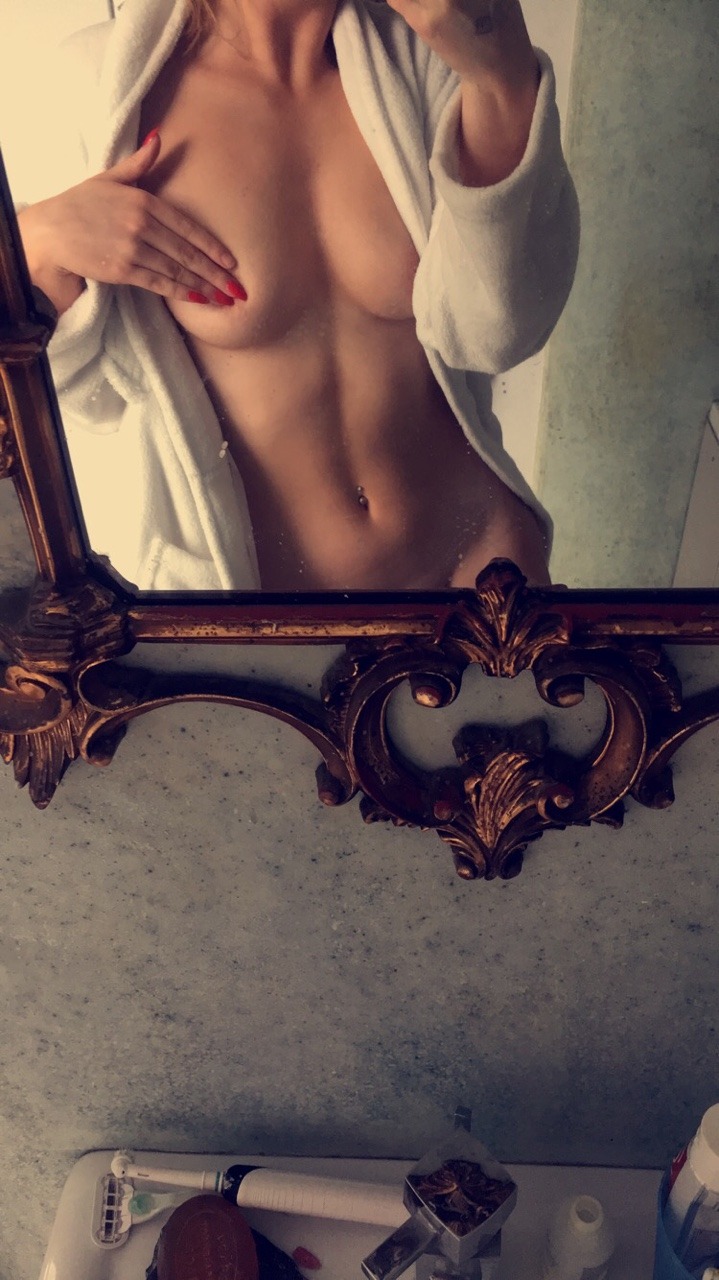 rvn16:  You guys have all gone too long without a nude