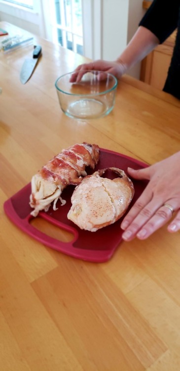 food-porn-diary:  Giant Nantucket lobster tail and claw. [4032 x 1960]