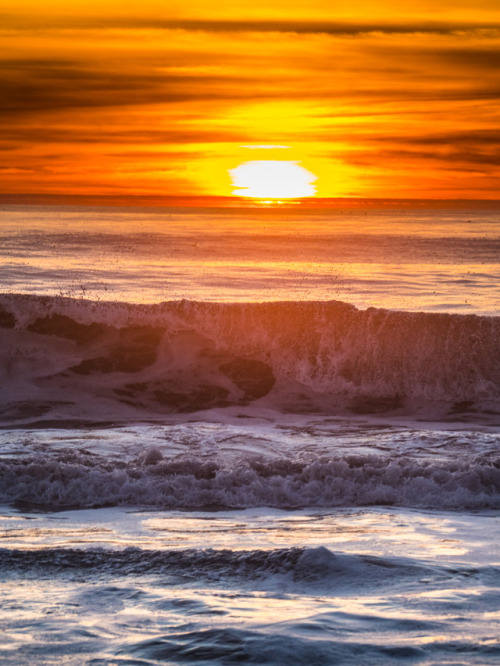 Wavebreak sunset