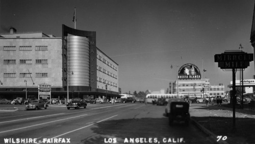 Looking east down the Miracle Mile from the corner of Wilshire and Fairfax, 1947.