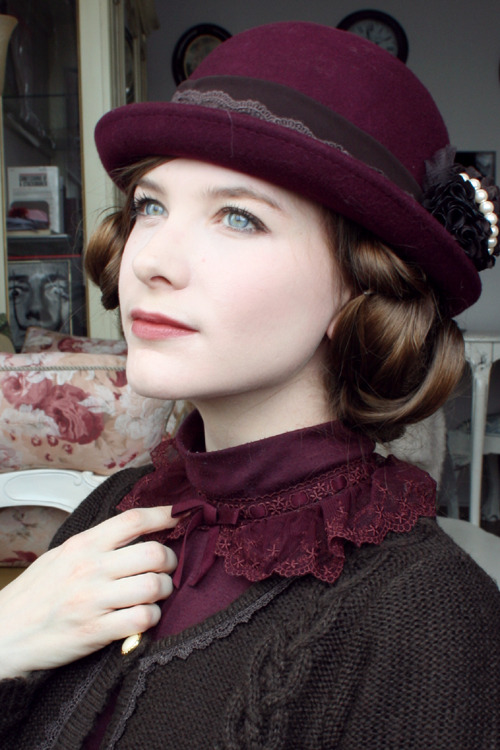 fannyrosie:  Simple winter outfit to go eat with my parentsDress: Innocent WorldCardigan,
